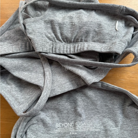 Beyond Yoga Gray Set - Picture 2 of 3
